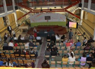 Beiskolázási szülői értekezlet.